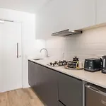 Contemporary 2-Bed With Parking