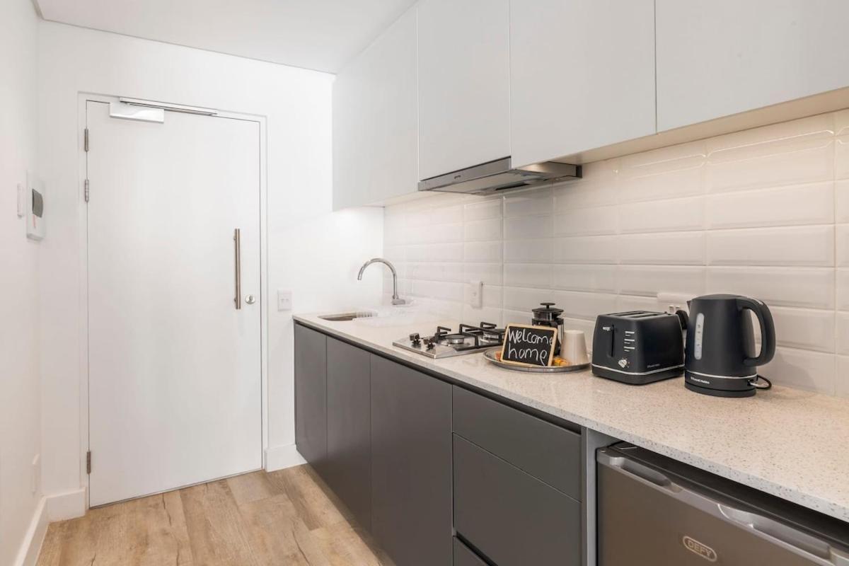 Contemporary 2-bed With Parking Le Cap