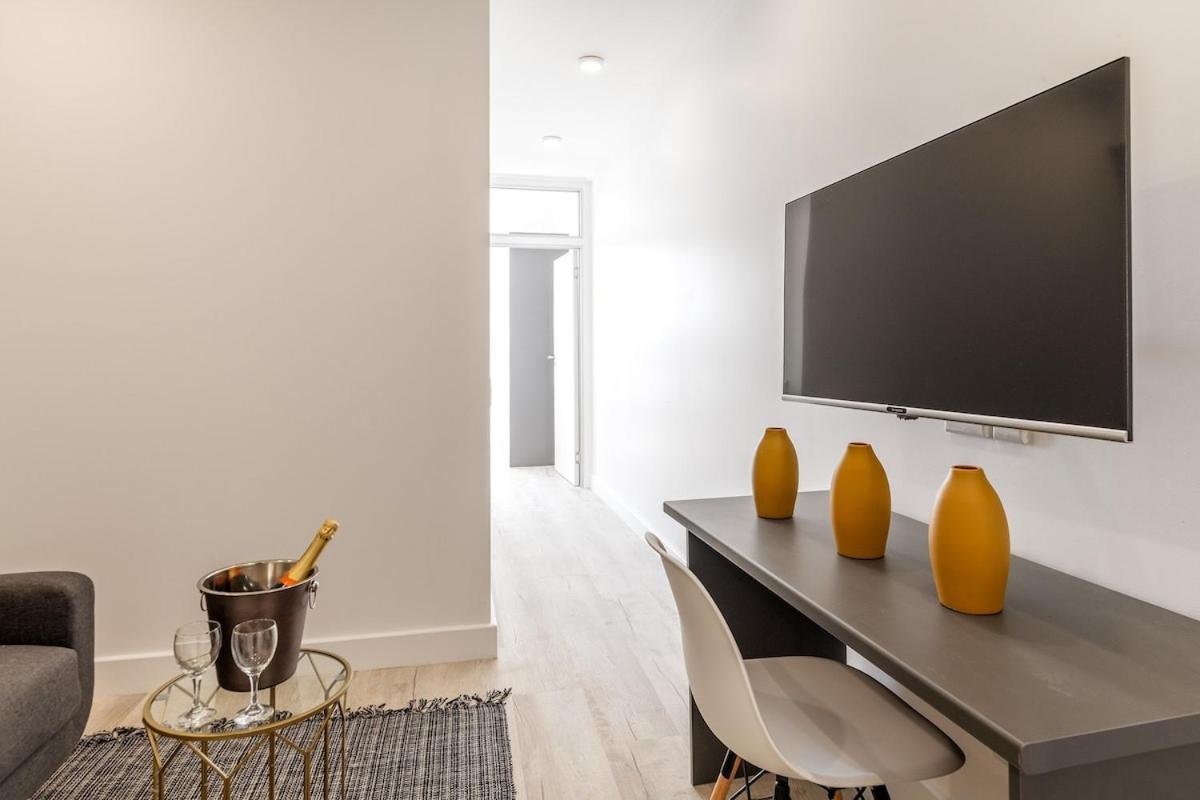 Contemporary 2-bed With Parking Appartement *
