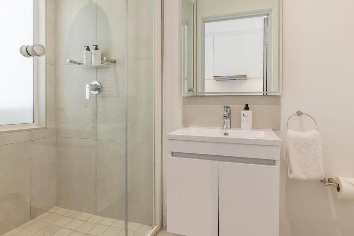 Contemporary 2-bed With Parking * Le Cap