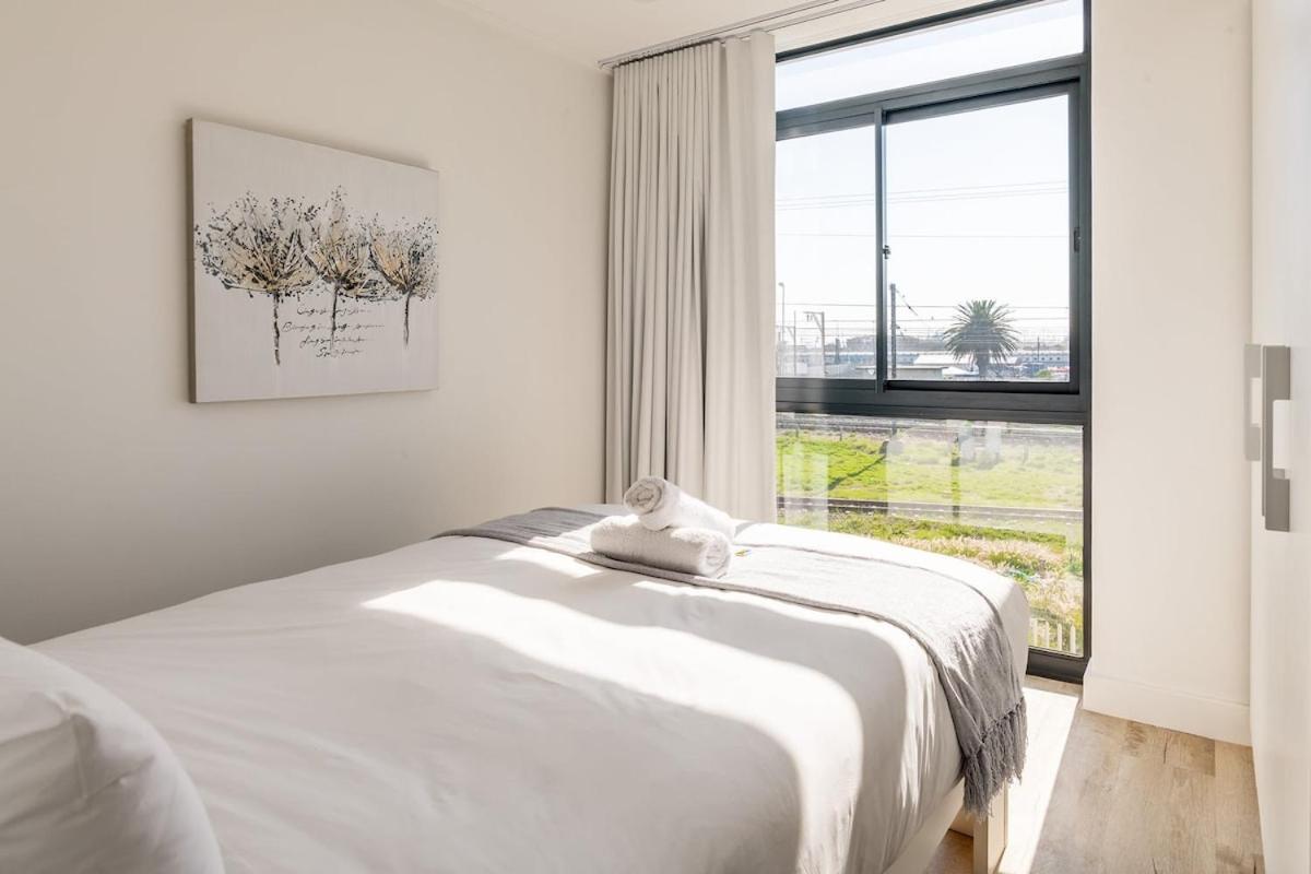 Contemporary 2-bed With Parking Appartement